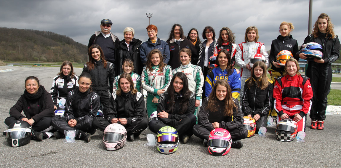 une partie des filles  staff organisation fminin  1 intrus 
